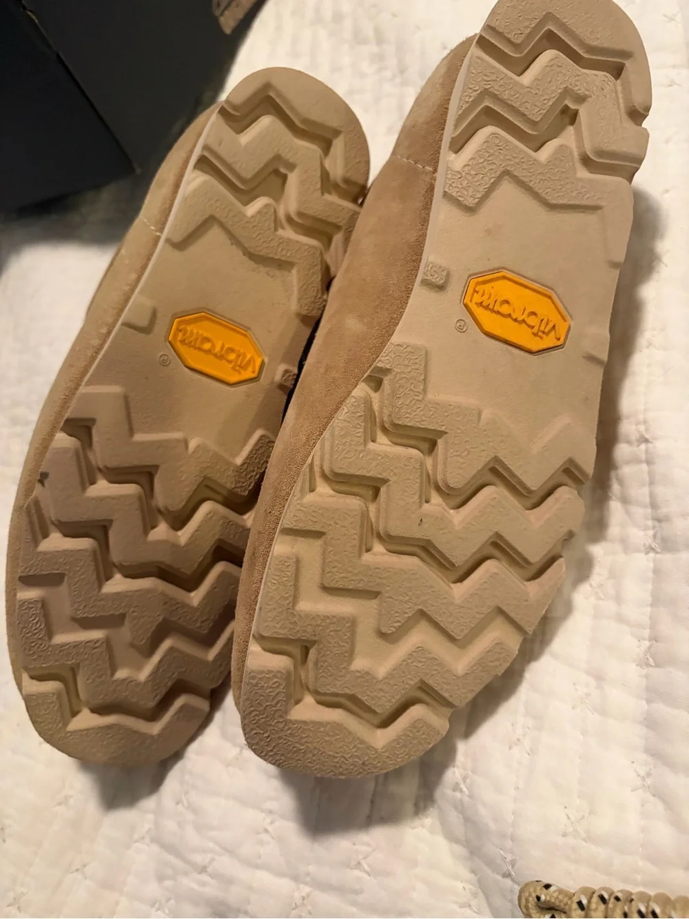 Clark’s originals Wallabees (Japanese release). Box included.